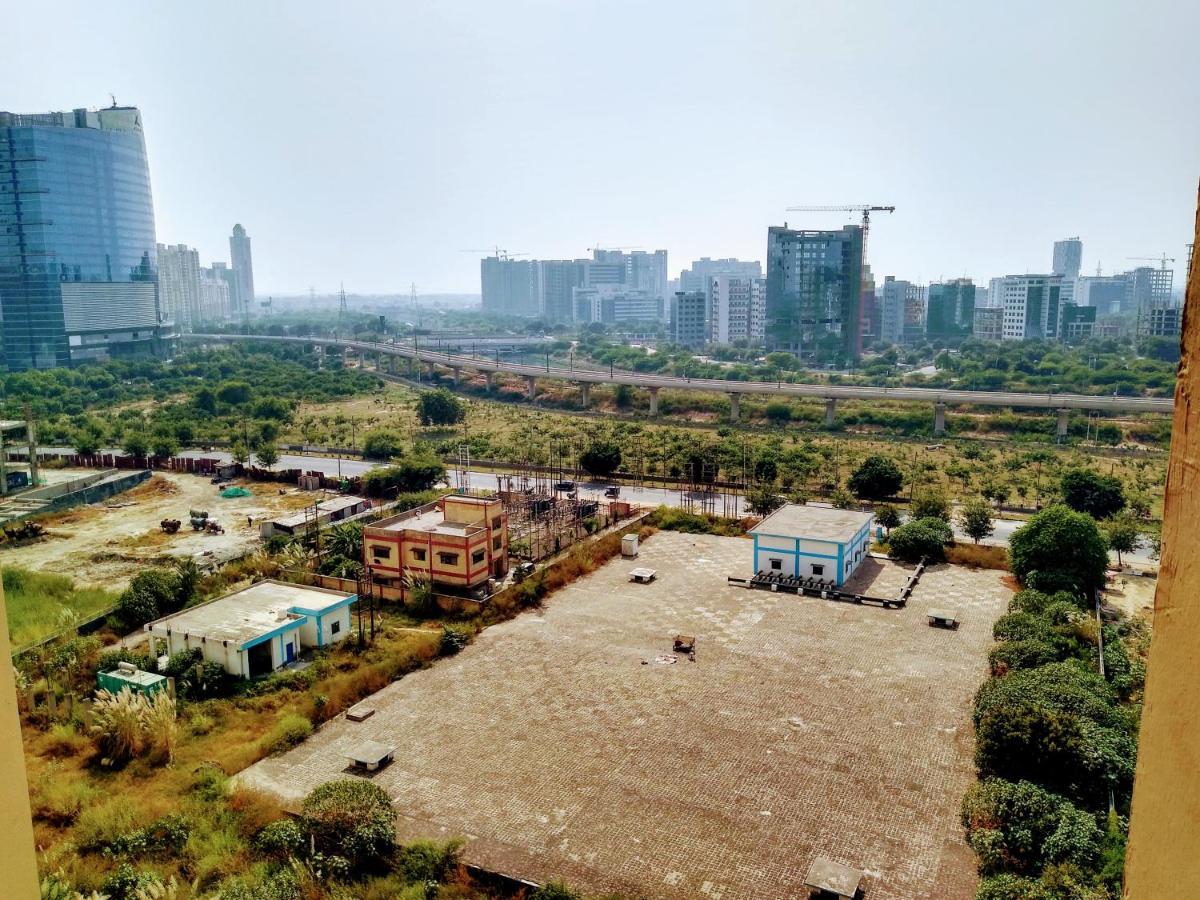 Studio Apartment with Green lawns Noida Buitenkant foto