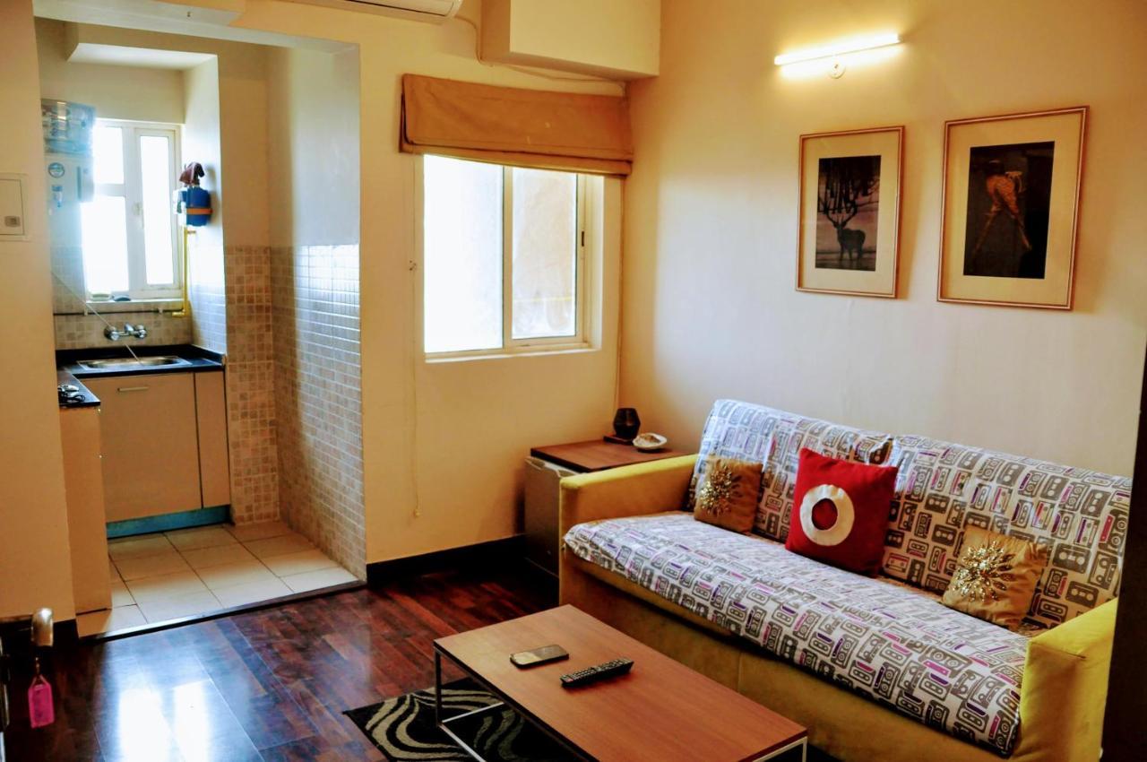 Studio Apartment with Green lawns Noida Buitenkant foto