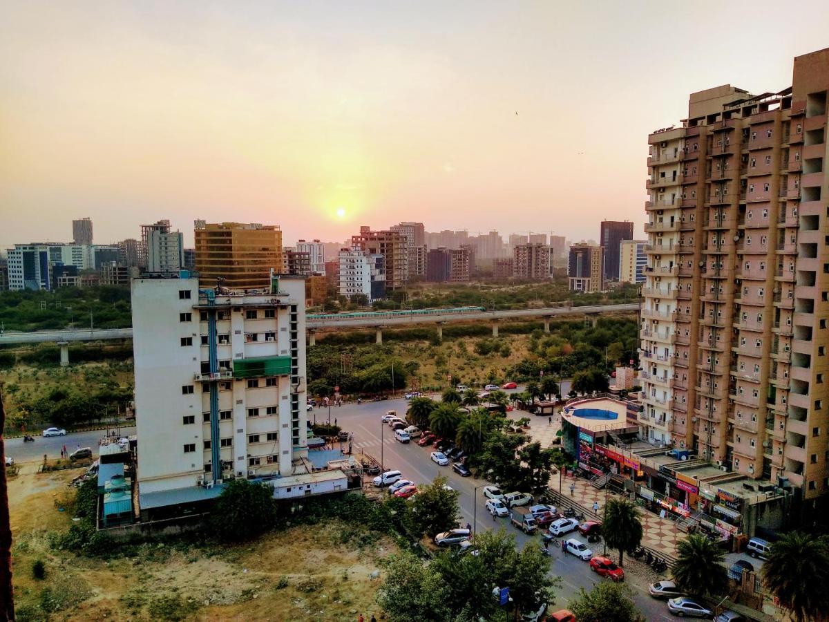 Studio Apartment with Green lawns Noida Buitenkant foto