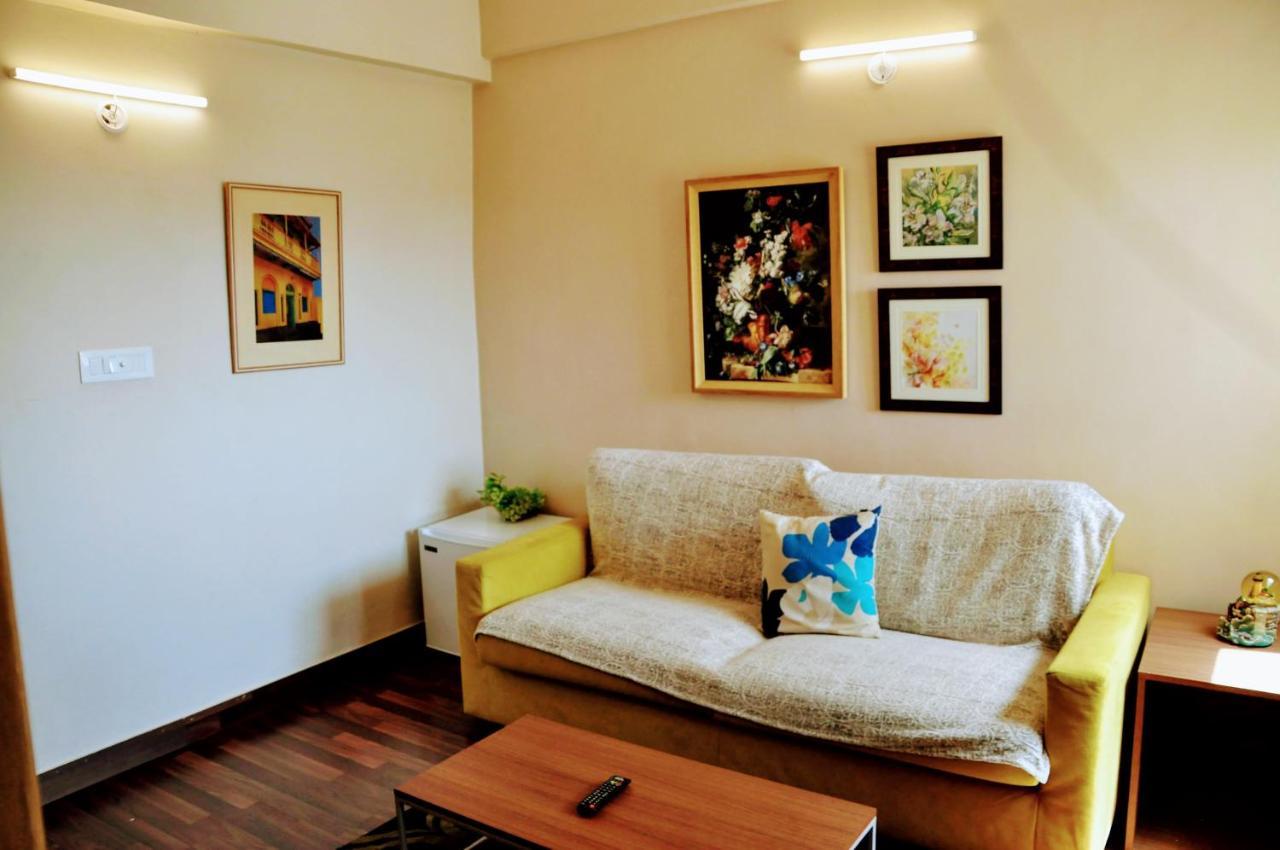 Studio Apartment with Green lawns Noida Buitenkant foto