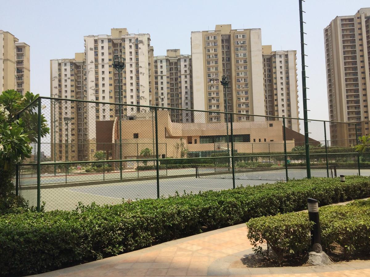 Studio Apartment with Green lawns Noida Buitenkant foto